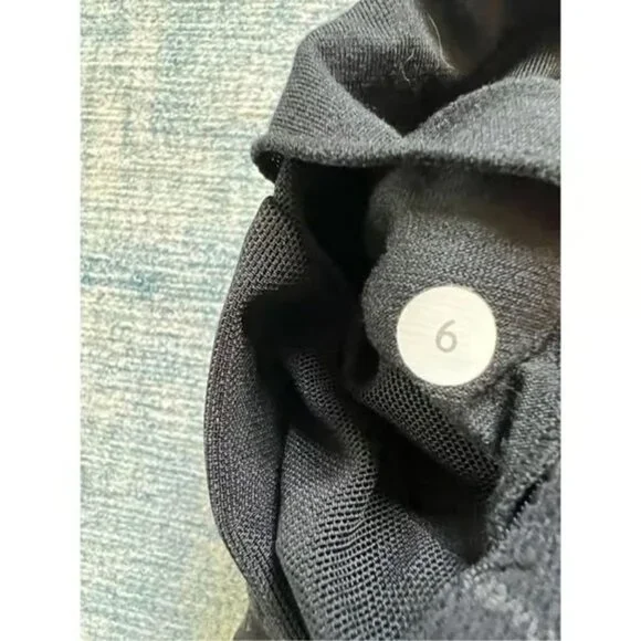 Lululemon Black Bulerias Athletic Tank Top Size 6 - Picture 3 of 3